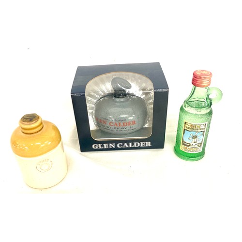 160 - Small gin set, 2 hip flasks, selection of alcohol miniatures