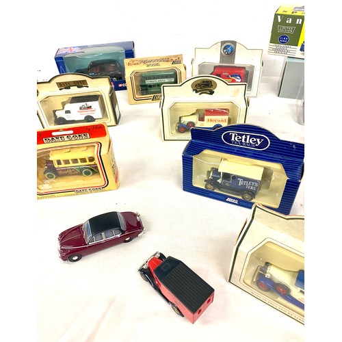 83 - Boxed Vanguard Bedford S Type van, New ray Mercedes Benz 350SL (1971), London Corgi taxi, selection ... 