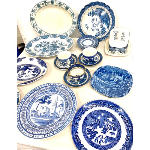 172 - Selection of antique and vintage blue and white pottery pieces to include Delfes etc