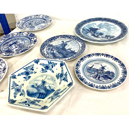 172 - Selection of antique and vintage blue and white pottery pieces to include Delfes etc