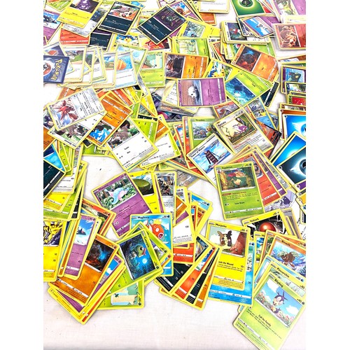 98 - Selection 2020 Pokemon cards to include some earlier cards