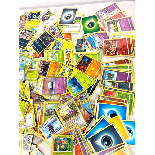 98 - Selection 2020 Pokemon cards to include some earlier cards