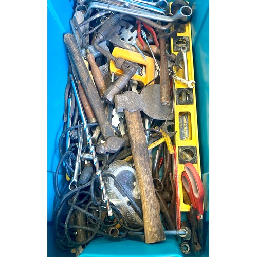 291 - Large selection of assorted hand tools