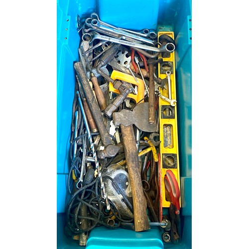 291 - Large selection of assorted hand tools