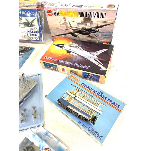 340 - Selection of air craft models to include Airfix D H Mosquito MK II, Revell etc