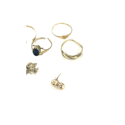 441 - Selection of 9ct Gold jewellery includes 4 rings (all damaged) earrings and a bracelet, all hall mar... 