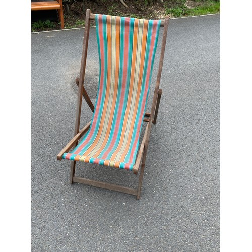 302 - Vintage wooden beach deck chair