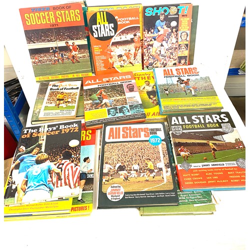 315 - Large selection of vintage and later assorted football books to include Soccer Stars, All Stars etc