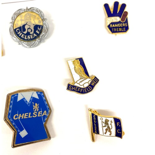 426 - Selection of vintage Chelsea, Millwall, Rangers, Sheffield Wednesday football sports pin badges