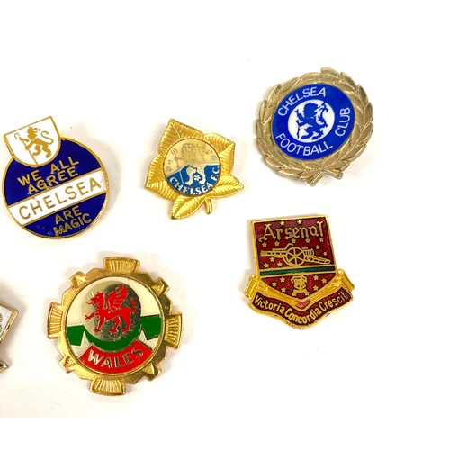 424 - Selection of vintage Chelsea, Arsenal, Wales, Celtic football sports pin badges