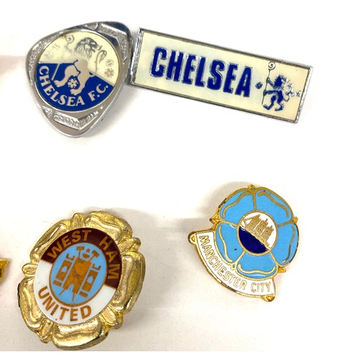 423 - Selection of vintage Chelsea, West Ham, Man City, Nottingham Forest football sports pin badges