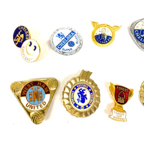 423 - Selection of vintage Chelsea, West Ham, Man City, Nottingham Forest football sports pin badges