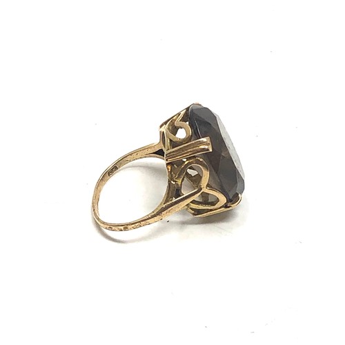 495 - 9ct gold smokey quartz ring (5.7g)