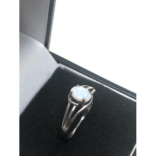 318 - 9ct White Gold Opal Ring (2.2g)