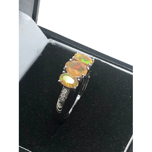 275 - 9ct White Gold Diamond Sided Opal Ring (2g)