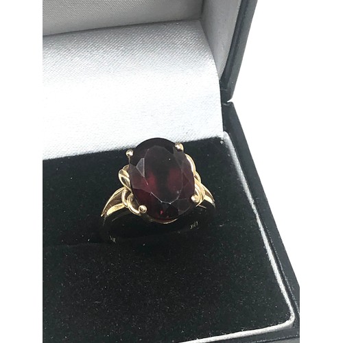 276 - 14ct Gold Garnet Ring (5g)