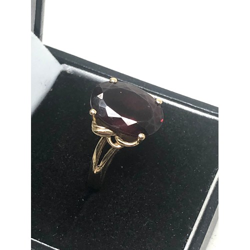 276 - 14ct Gold Garnet Ring (5g)