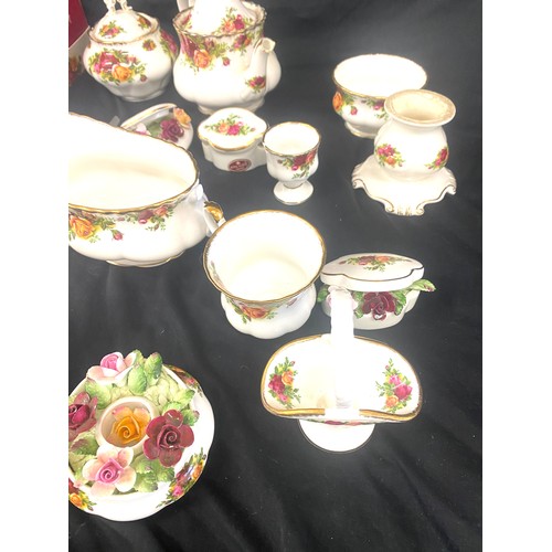 266 - 22 pieces of Royal Albert Country Rose to include tea pot, gravy boat, plates etc 
Some pieces have ... 