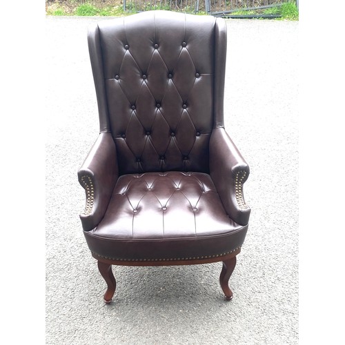 552 - Queen Anne button backed chesterfield chair