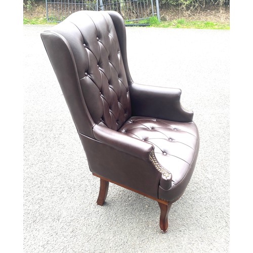 552 - Queen Anne button backed chesterfield chair