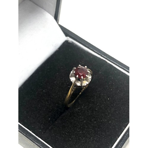 220 - 18ct Gold Garnet Dress Ring (1.6g)