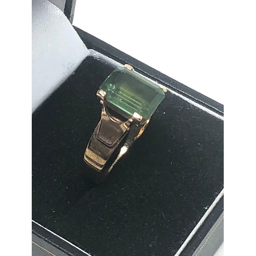 150 - 9ct Gold Green Tourmaline Cocktail Ring (4.2g)