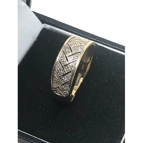 201 - 9ct Gold Diamond Cutwork Setting Ring (3.4g)