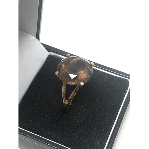 140 - 14ct Gold Smoky Quartz Split Shoulders Cocktail Ring (4.8g)