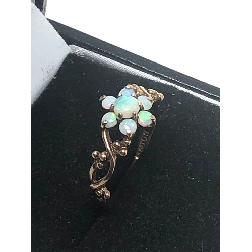 153 - 9ct Gold Vintage Opal Cluster Floral Ring (1.6g)