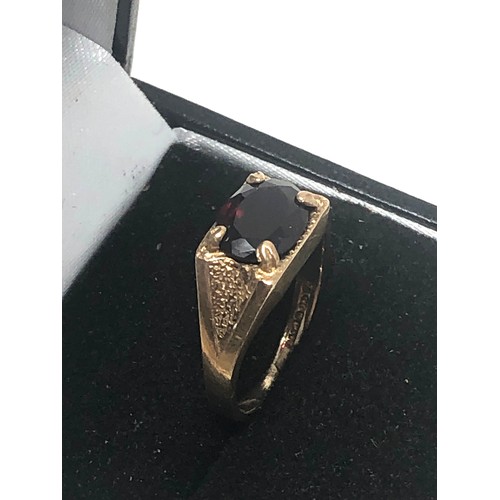 235 - 9ct Gold Garnet Signet Style Ring (3.4g)