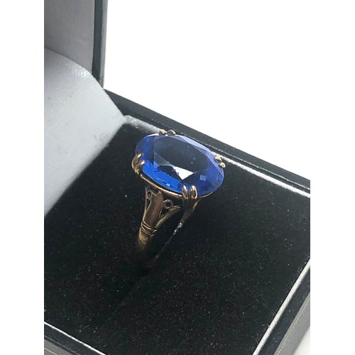 258 - 9ct Gold Claw Set Blue Paste Ring (2.7g)