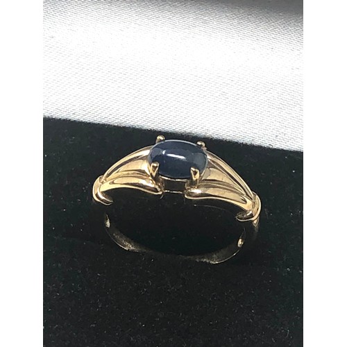 252 - 9ct Gold Sapphire Ring (2.8g)