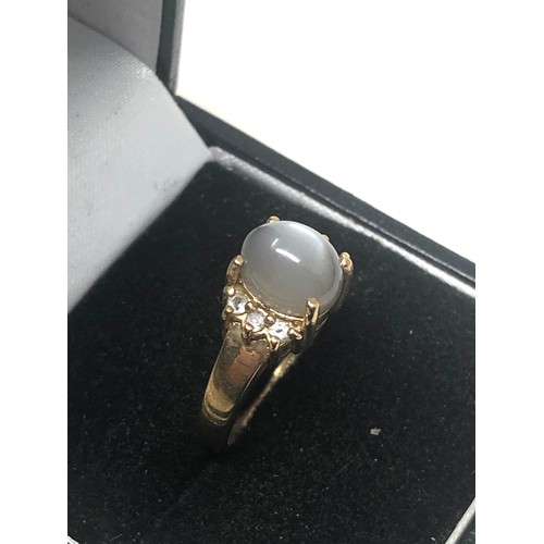 257 - 9ct Gold Moonstone & Synthetic Spinel Ring (3.4g)