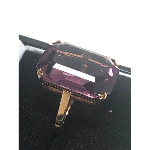 332 - 9ct Gold Purple Paste Dress Ring (6.9g)