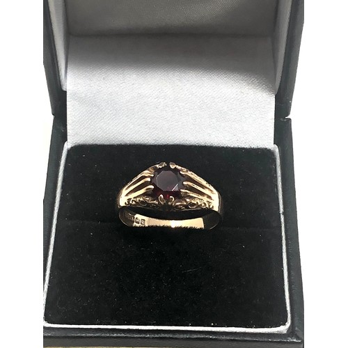 178 - 9ct Gold Vintage Garnet Ornate Buttercup Setting Ring (3g)