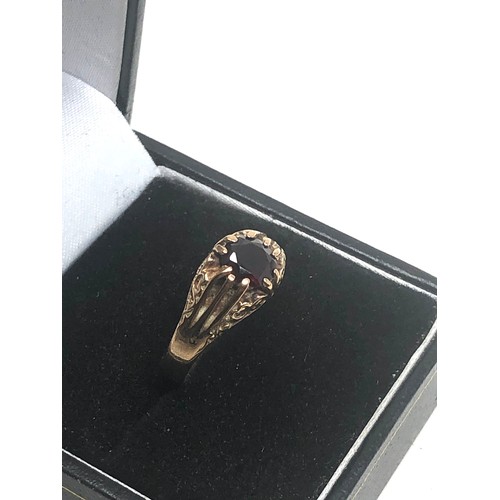 178 - 9ct Gold Vintage Garnet Ornate Buttercup Setting Ring (3g)