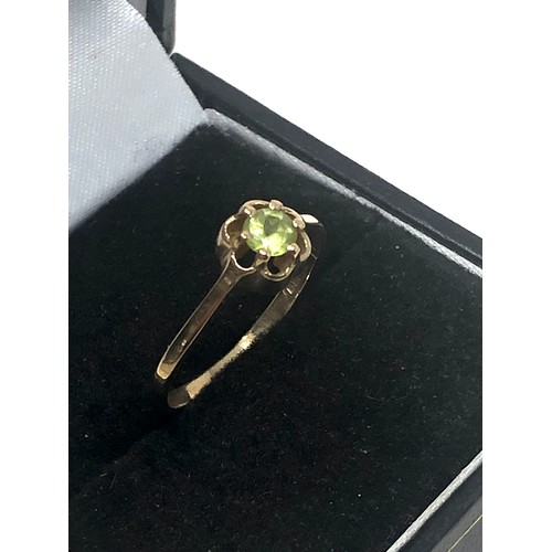 193 - 9ct Gold Peridot Buttercup Setting Ring (1.4g)