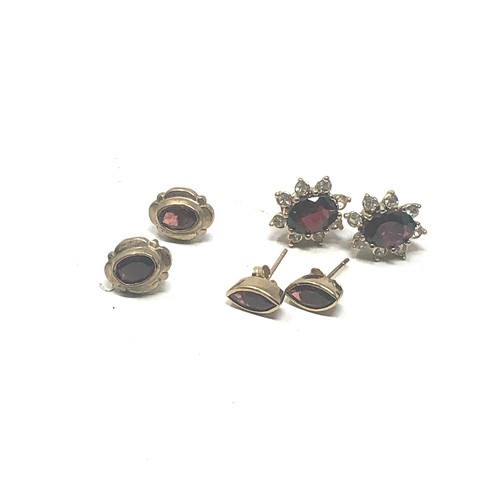 96 - 3 X 9ct Gold Paired Gemstone Stud Earrings Inc. Garnet & Clear Gemstone (6.2g)