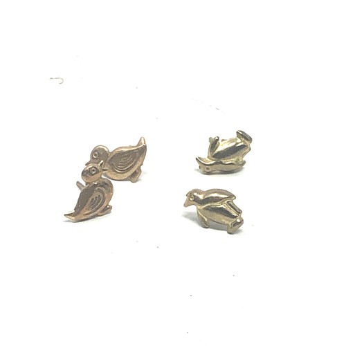 167 - 2 X 9ct Gold Bird Stud Earrings Inc. Penguin (0.6g)