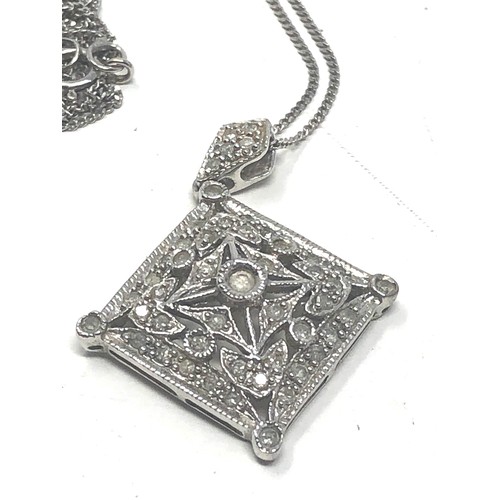 368 - 9ct White Gold Diamond Set Pendant Necklace (3g)