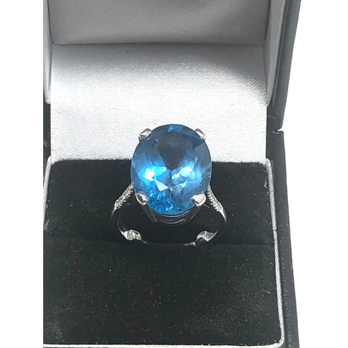 302 - 9ct White Gold Diamond & Topaz Cocktail Ring (7.6g)