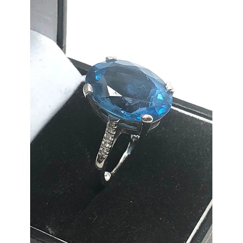 302 - 9ct White Gold Diamond & Topaz Cocktail Ring (7.6g)