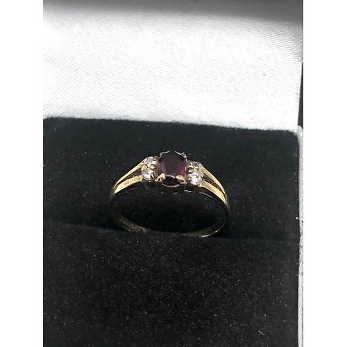 188 - 9ct Gold Garnet & Diamond Cluster Ring (1.2g)