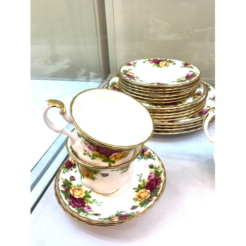 503 - 30 piece Royal Albert Old Country Rose dinner/tea service overall good condition