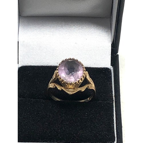 121 - 9ct gold amethyst ring (3.2g)