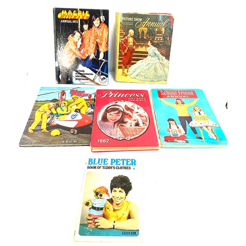 96 - Selection of vintage annuals includes Blue peter, Picture show, Magpie etc