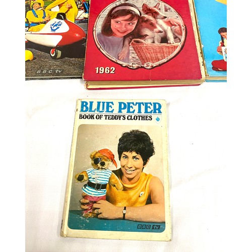 96 - Selection of vintage annuals includes Blue peter, Picture show, Magpie etc
