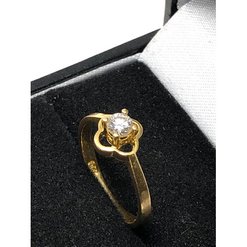 47 - Fine hallmarked 850 & 750 18ct gold diamond ring set with central diamond weight 2.5g