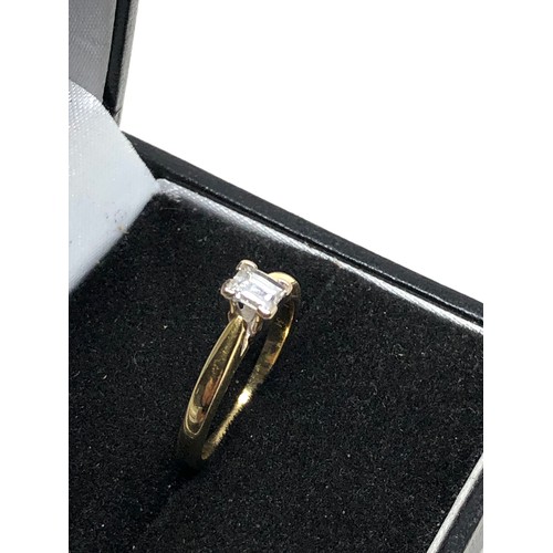 70 - Fine 18ct gold emerald cut diamond ring set with central diamond measures approx 4mm by 3mm weight 3... 