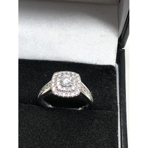 72 - Fine 18ct white gold diamond ring set with 0.82ct diamonds